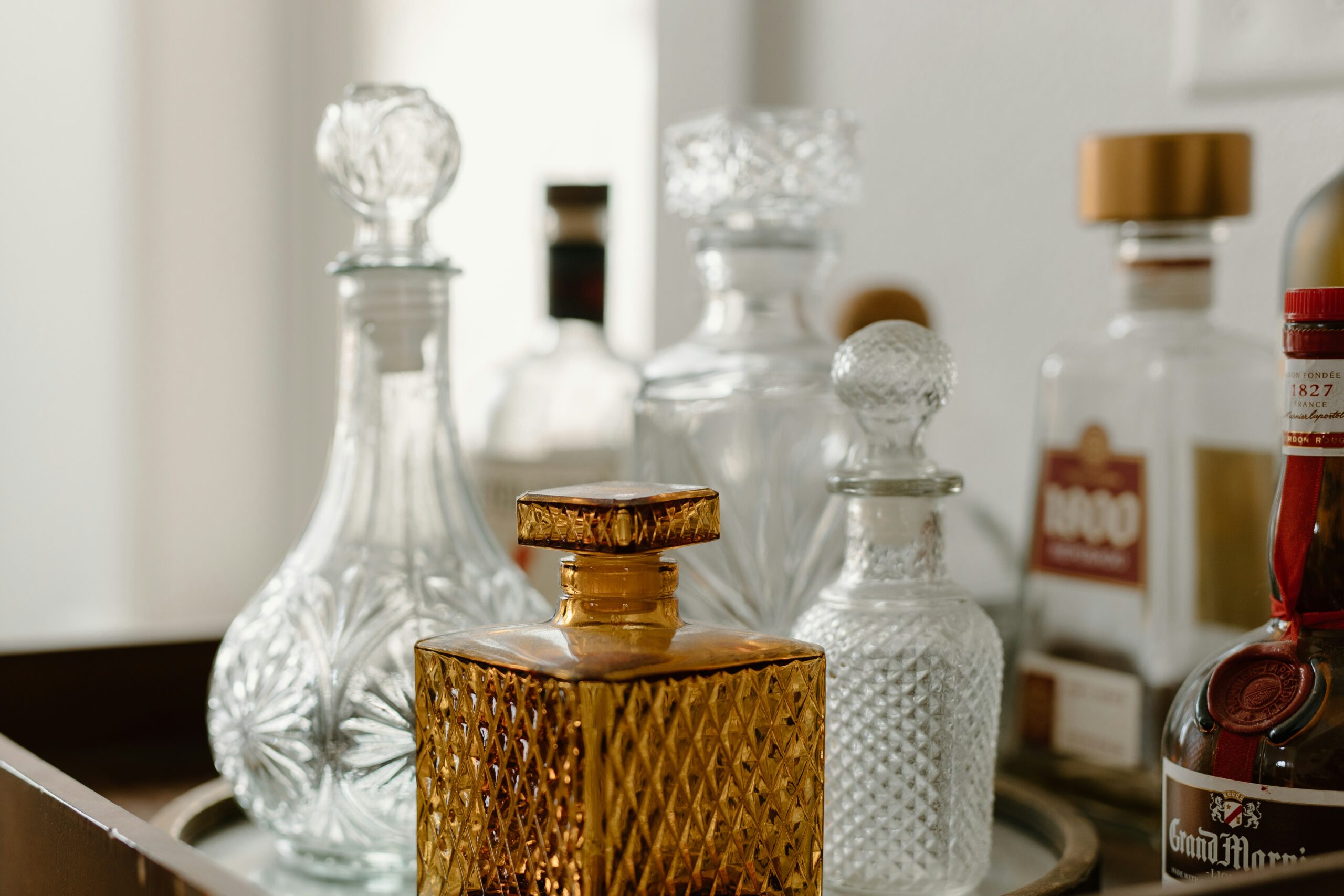 How to Style a Bar Cart for Elegant Evenings and Perfect Aperitifs